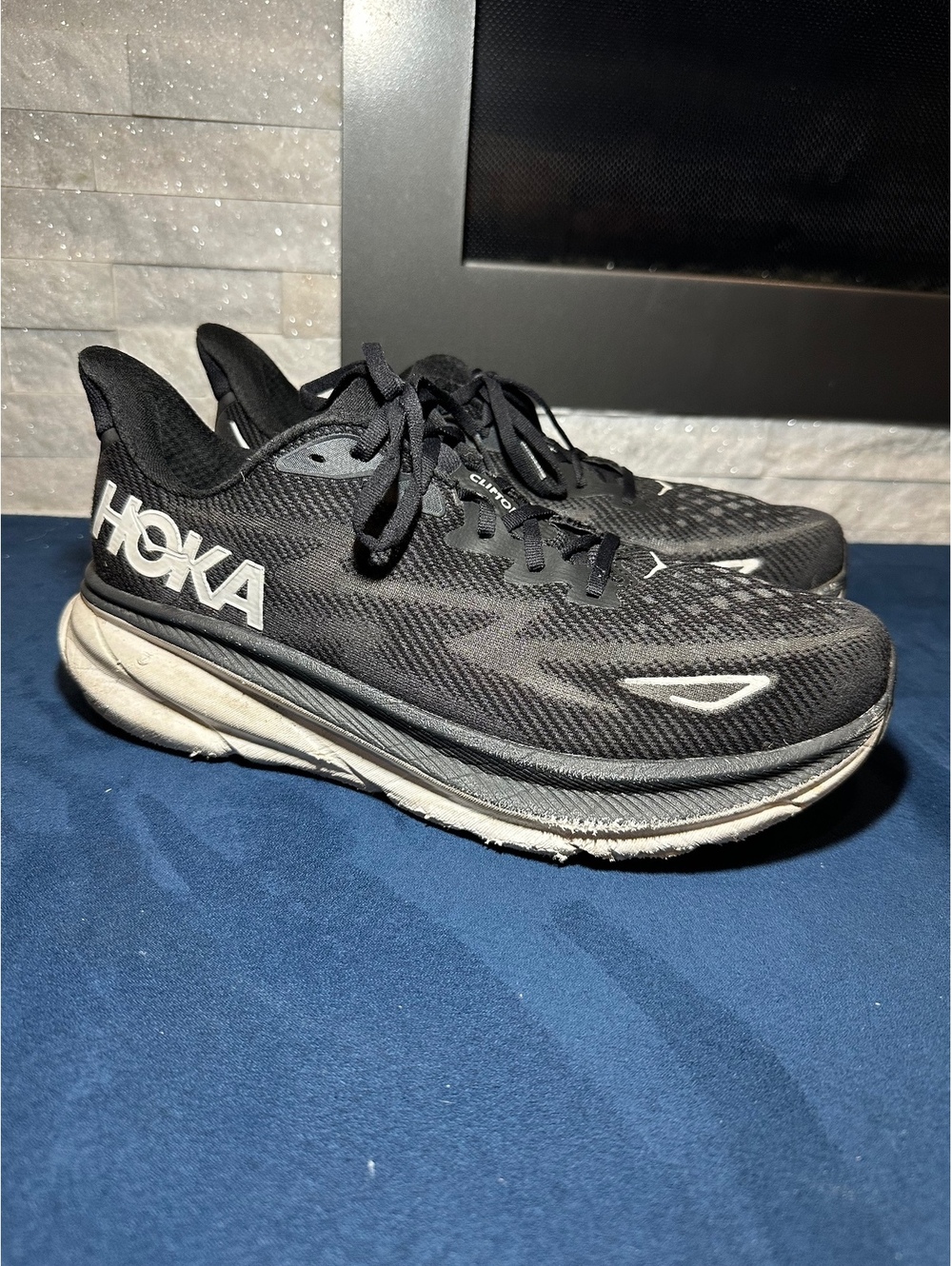 HOKA Clifton 9 Wide Men’s Running Shoes – Size 11 – 2E Wide – Black/White